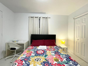 Toronto Room with Balcony - Midtown